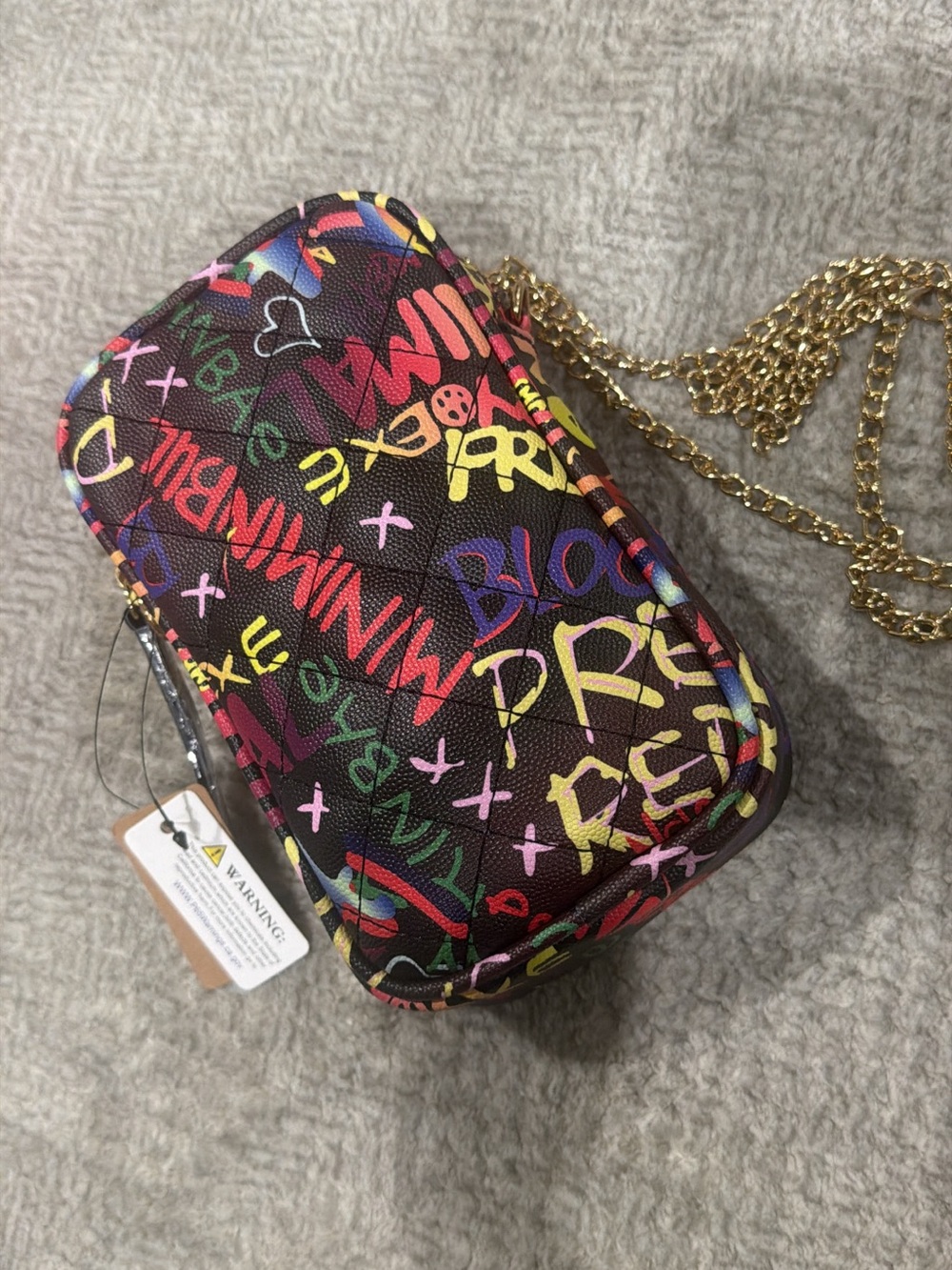 Multicolor Graffiti Print Crossbody Bag with Gold Chain Strap